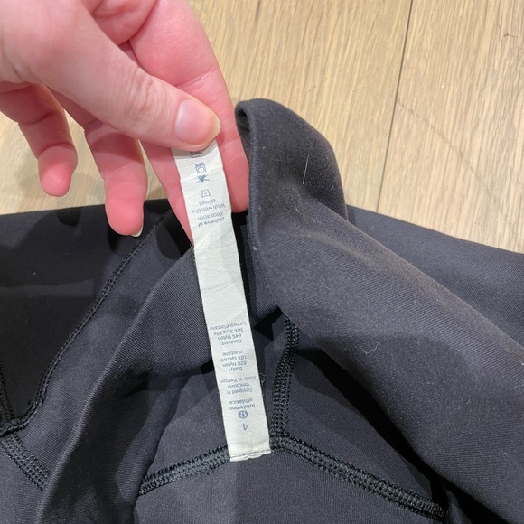 Lululemon black leggings with mesh detailing - Picture 6 of 6